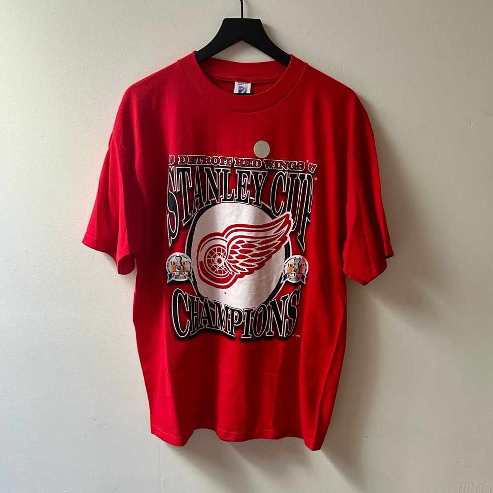 Vintage 1997 Logo 7 NHL Detroit Red Wings Hockey T-Shirt
